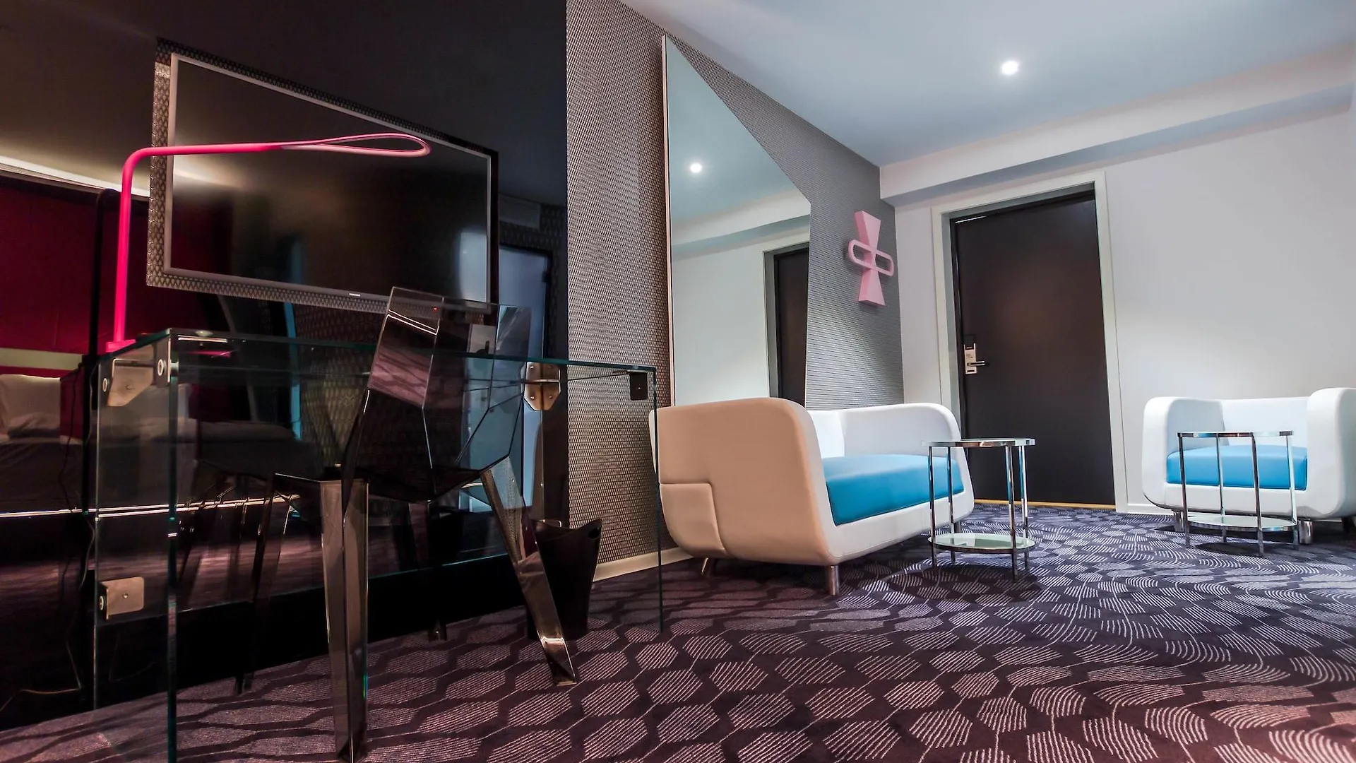 Magic Hotel Xhibition Μπέργκεν