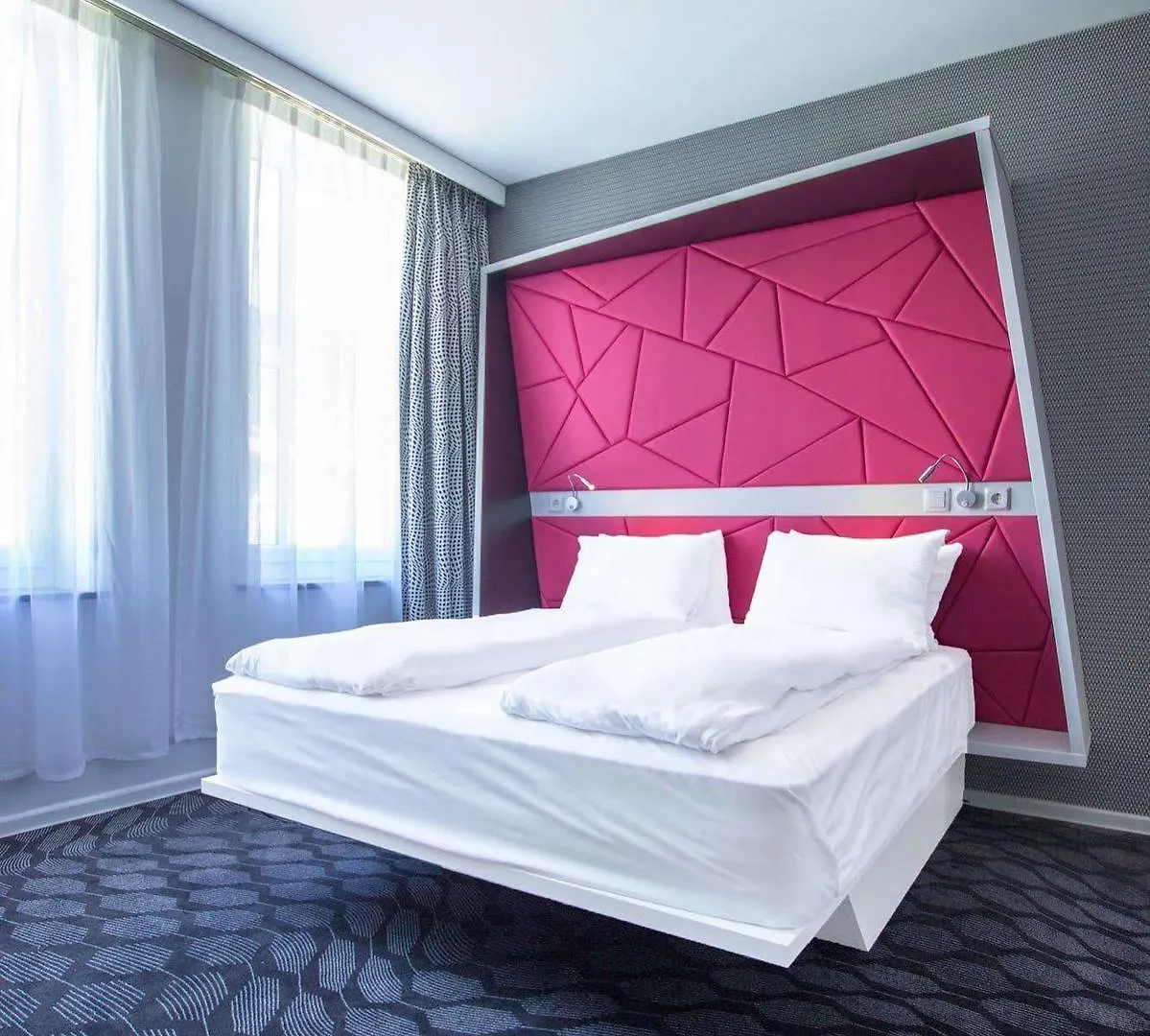 Magic Hotel Xhibition Μπέργκεν