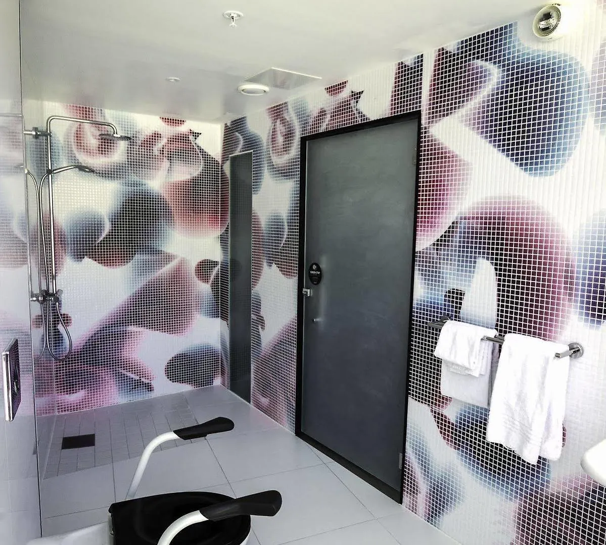 Magic Hotel Xhibition Μπέργκεν 3*,