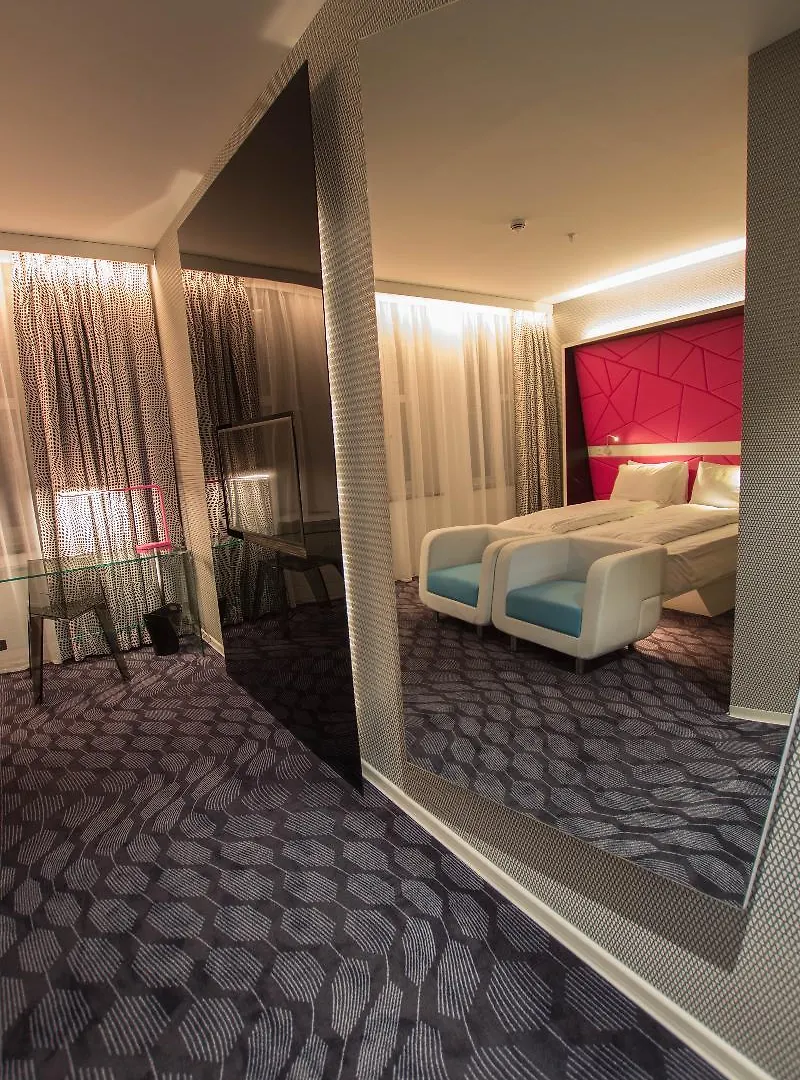 Magic Hotel Xhibition Μπέργκεν